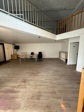 5 Place Du Colonel Fabien, Paris for lease Interior Photo- Image 1 of 5