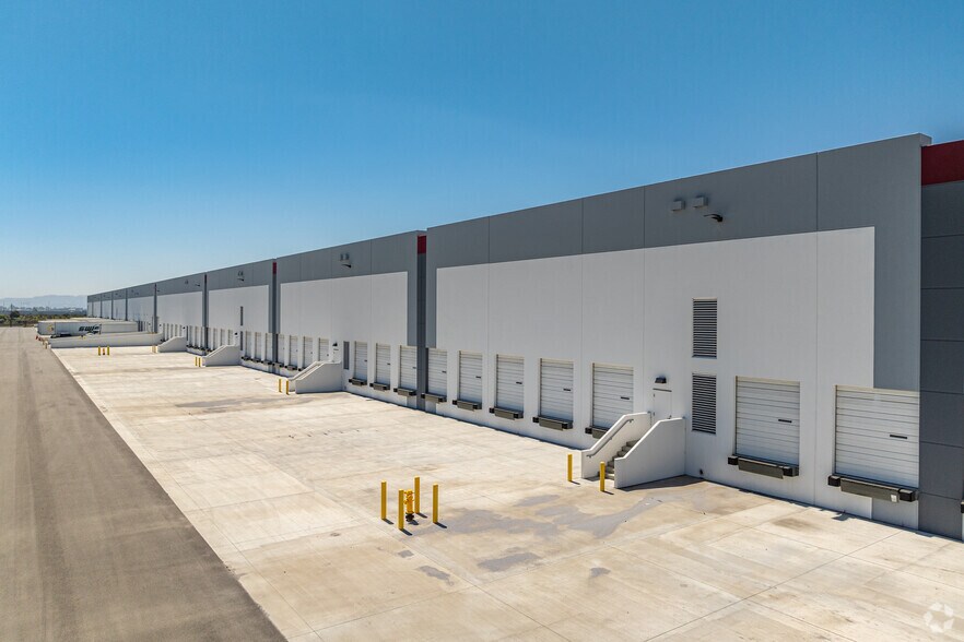 8151 Airway Rd, San Diego, CA à louer - Photo du bâtiment - Image 3 de 4