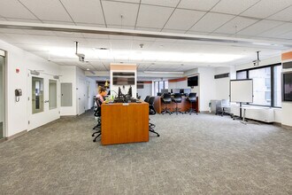 30 W 61st St, New York, NY à louer Photo intérieure- Image 2 de 36