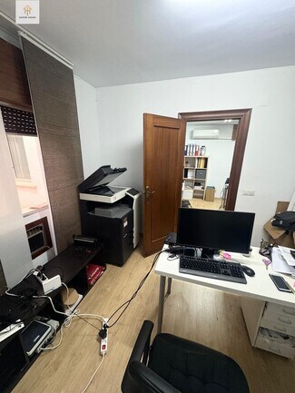 Plus de détails pour Multi-résidentiel à vendre