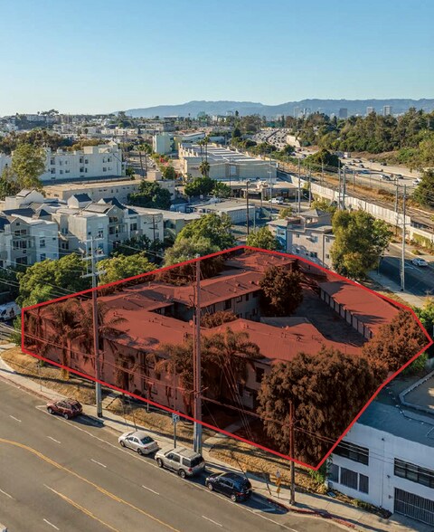 3470-3488 Clarington Ave, Los Angeles, CA à vendre - Photo du bâtiment - Image 2 de 4