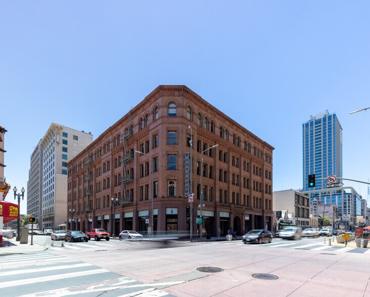 300-310 S Broadway, Los Angeles, CA à louer - Photo du bâtiment - Image 3 de 31