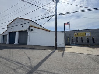 More details for 131 Akron St, Lindenhurst, NY - Industrial for Sale