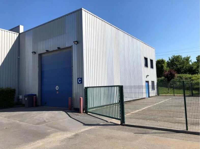 Flex in Argenteuil for lease - Building Photo - Image 3 of 7