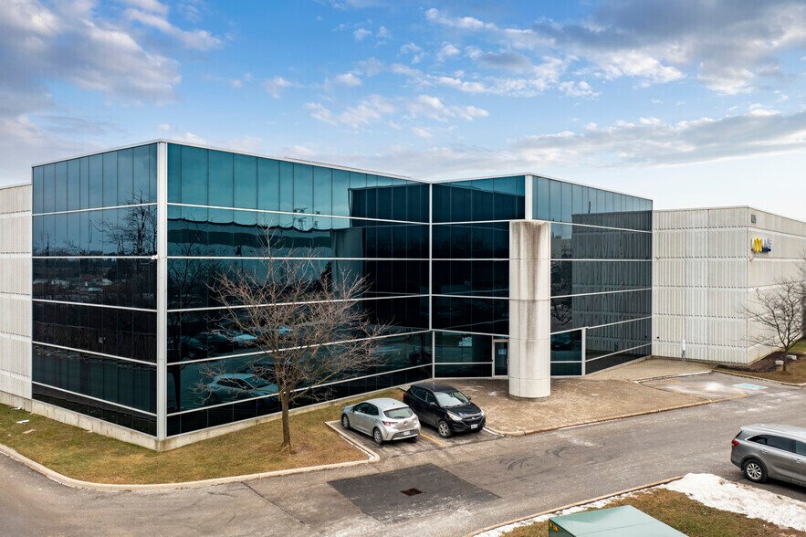 835 Intermodal Dr, Brampton, ON à louer - Photo du bâtiment - Image 2 de 3