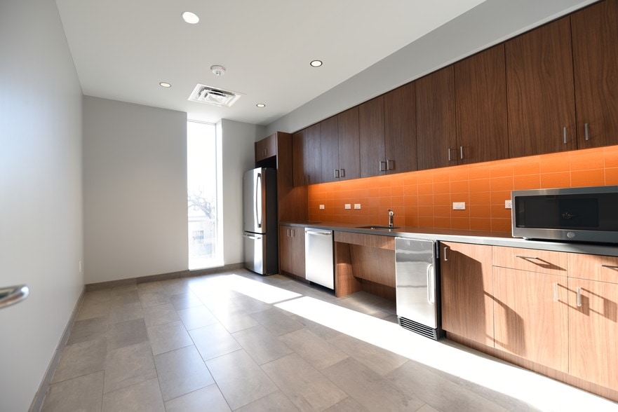 1922 Anson Rd, Dallas, TX for lease - Interior Photo - Image 2 of 25