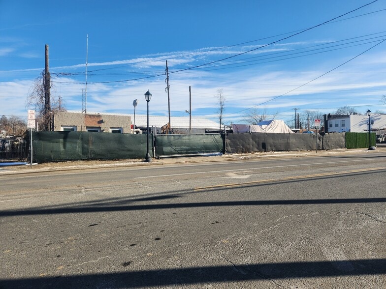 659 Woodfield Rd, West Hempstead, NY for lease - Primary Photo - Image 1 of 12