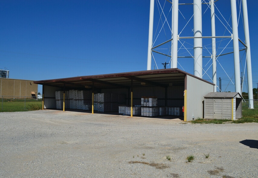 1709 Enterprise Blvd, Pauls Valley, OK for sale - Building Photo - Image 2 of 7