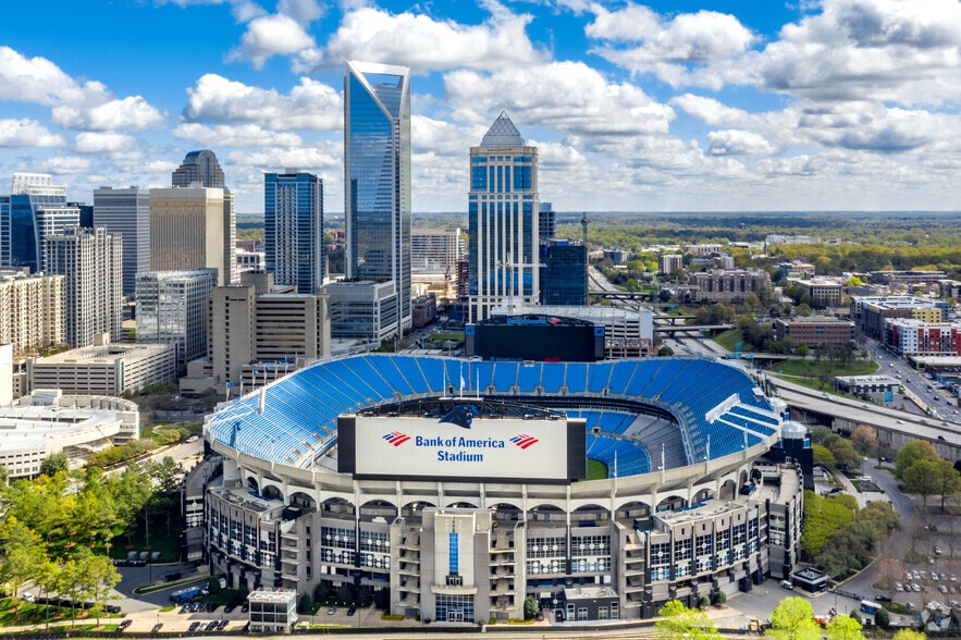 600 S Tryon St, Charlotte, NC for lease - Building Photo - Image 3 of 9