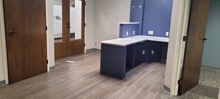 100 W Old Wilson Bridge Rd, Worthington, OH for lease Interior Photo- Image 1 of 13