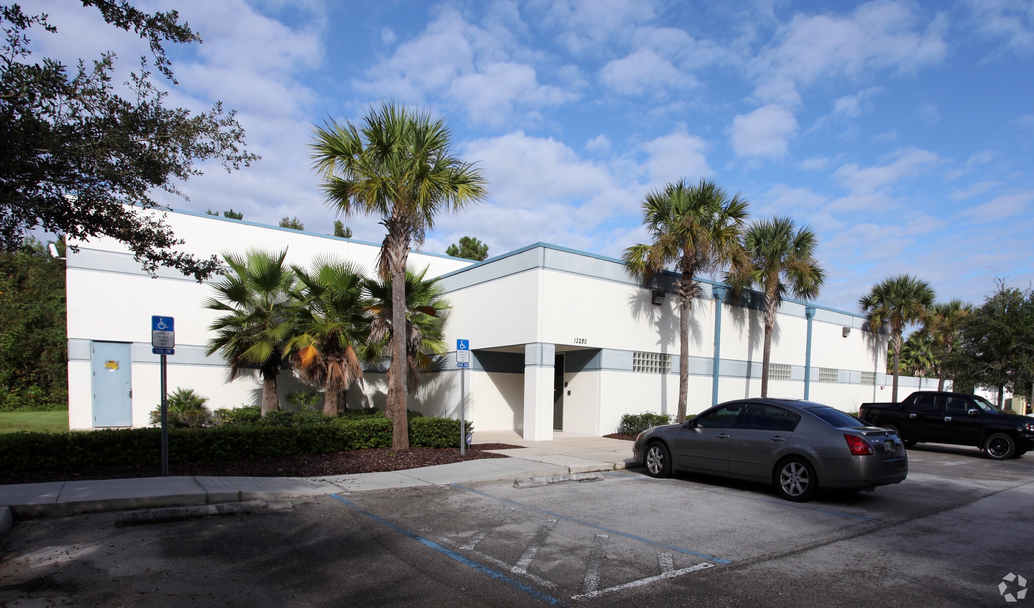 13280 Vantage Way, Jacksonville, FL for lease Primary Photo- Image 1 of 4