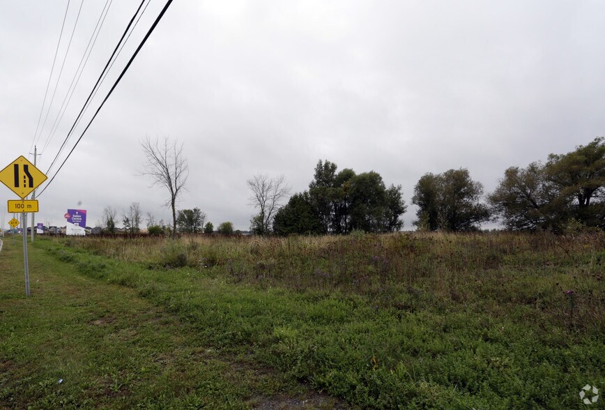 2322 10th Line Rd, Ottawa, ON à louer - Photo du bâtiment - Image 1 de 2