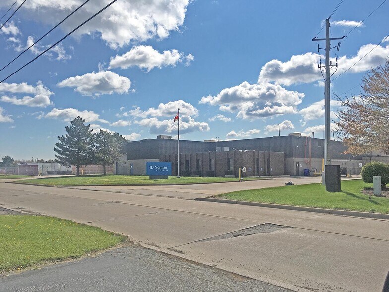 6845 Hawthorne Dr, Windsor, ON à vendre - Photo principale - Image 1 de 1