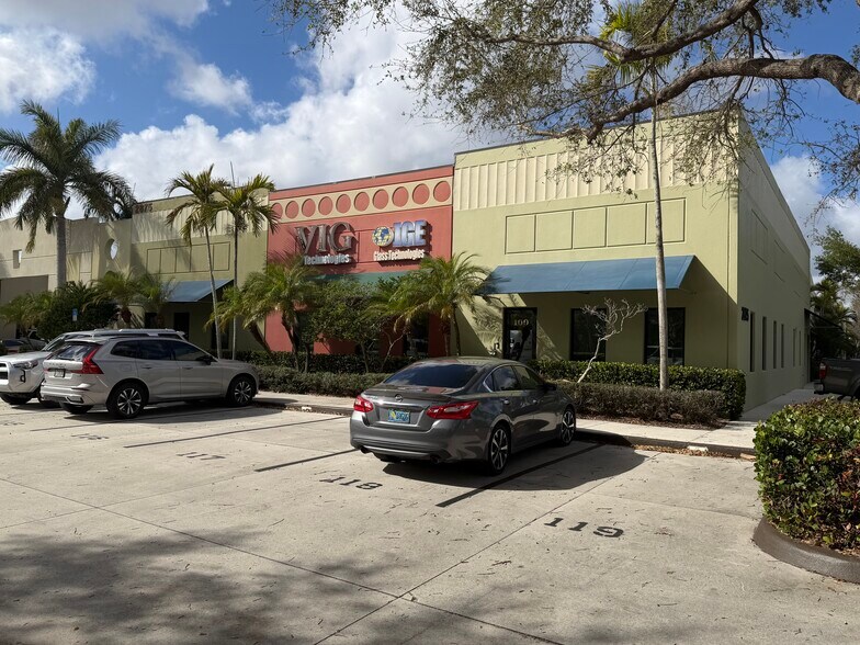2875 Jupiter Park Dr, Jupiter, FL à vendre - Photo du bâtiment - Image 2 de 30
