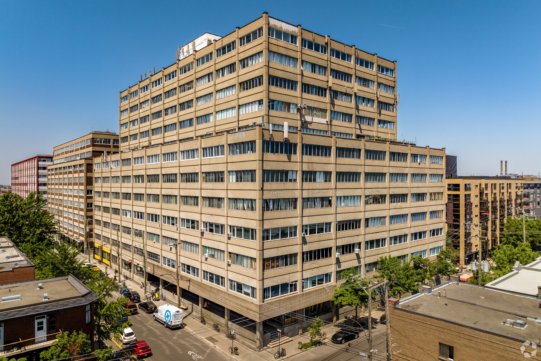 5333-5335 Av Casgrain, Montréal, QC for lease Primary Photo- Image 1 of 9