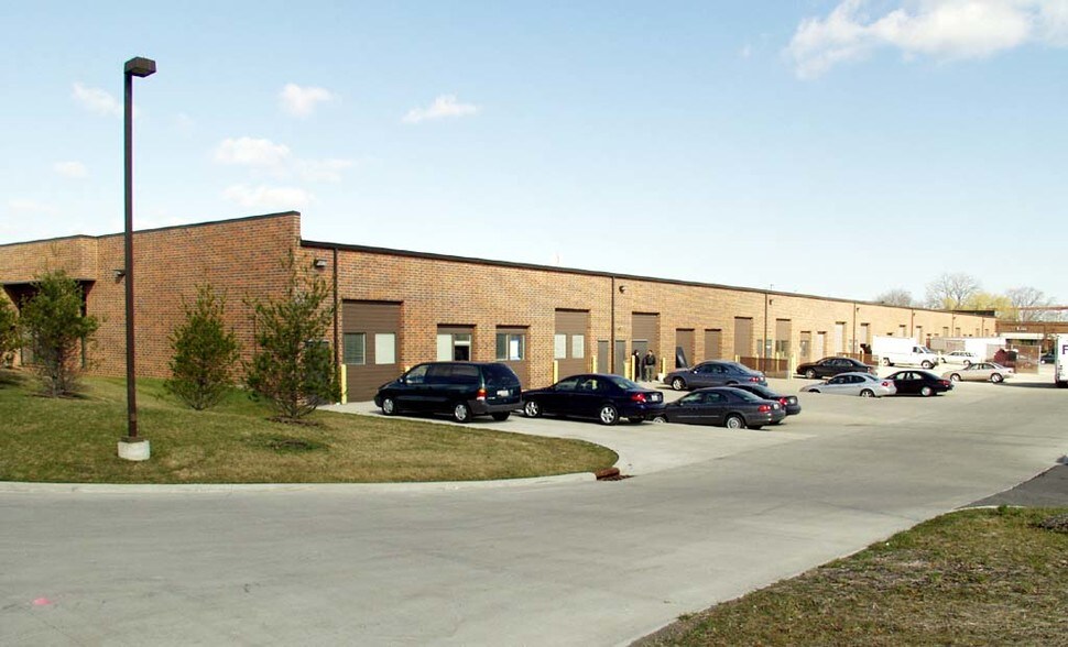 8200 Sweet Valley Dr, Valley View, OH à louer - Autre - Image 2 de 19