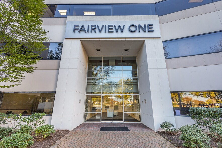 6302 Fairview Rd, Charlotte, NC à louer - Photo du bâtiment - Image 2 de 9