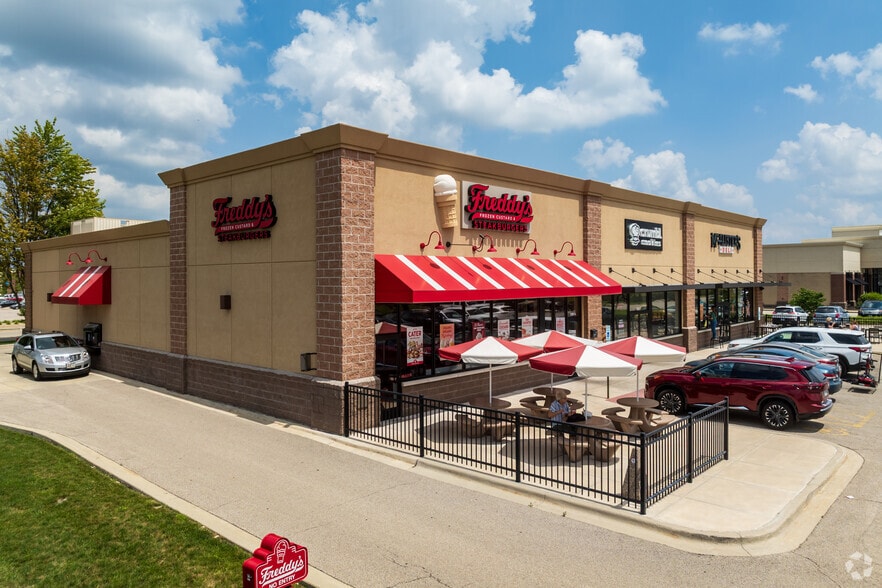 5500 Northwest Hwy, Crystal Lake, IL for lease - Building Photo - Image 1 of 5