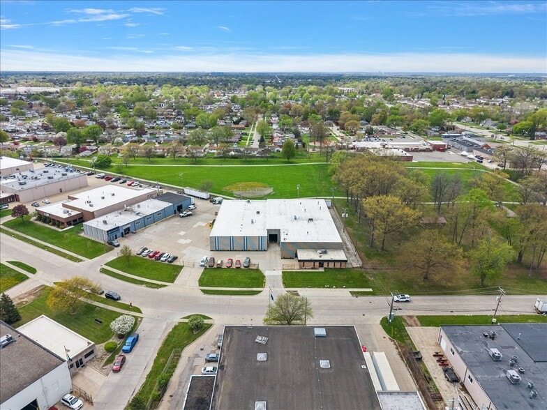 30759 Edison Dr, Roseville, MI for sale - Building Photo - Image 3 of 14
