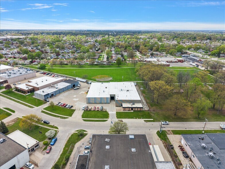 30759 Edison Dr, Roseville, MI à vendre - Photo du bâtiment - Image 3 de 14
