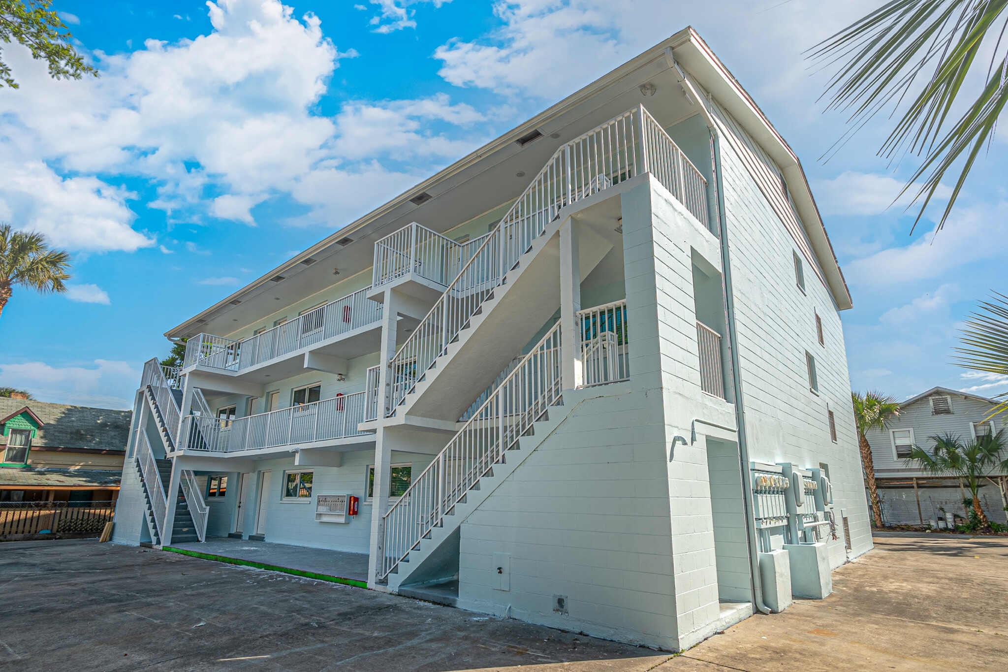 208 N Halifax Ave, Daytona Beach, FL for sale Building Photo- Image 1 of 17
