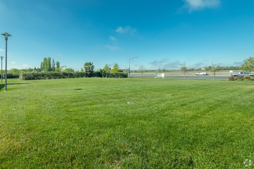 2290 Del Paso Rd, Sacramento, CA for sale - Building Photo - Image 3 of 7