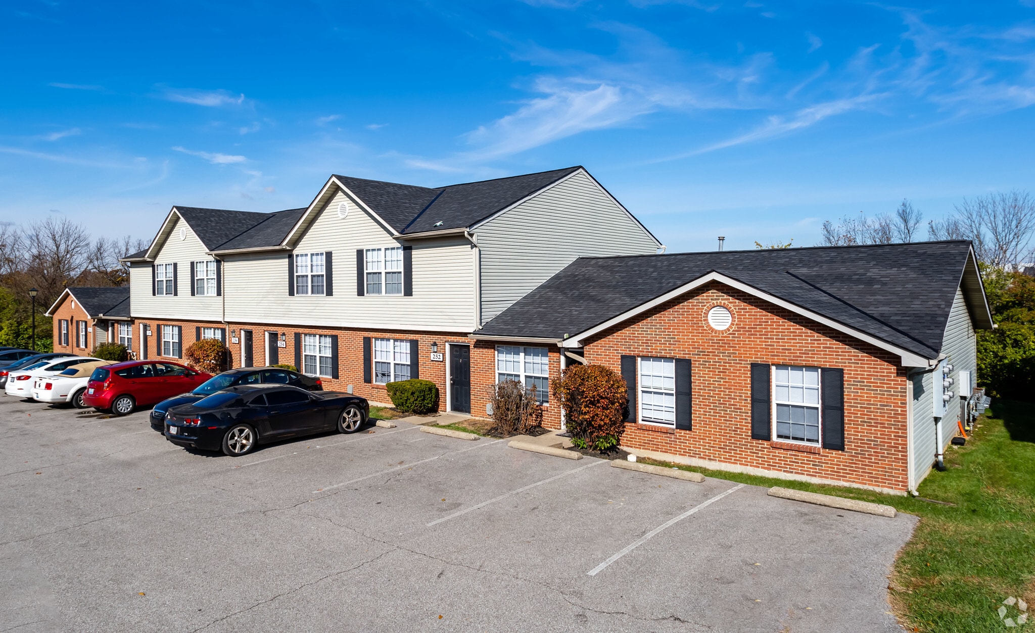 100 Meadow Trail Dr, Highland Heights, KY à vendre Photo principale- Image 1 de 31