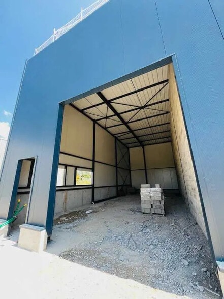 Flex in Marseille for lease - Construction Photo - Image 2 of 8