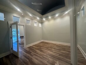 49 Pennington Dr, Bluffton, SC for lease Interior Photo- Image 2 of 9