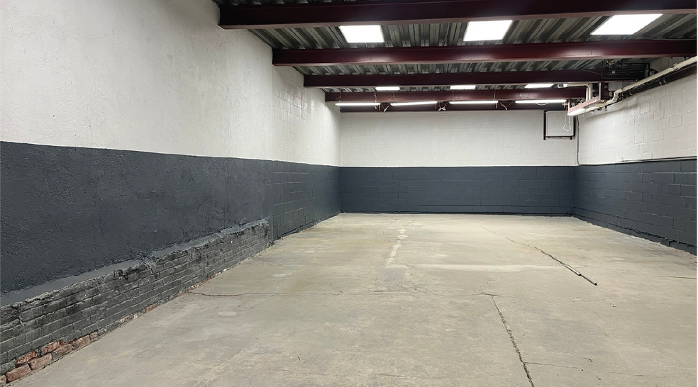 1046 47th Ave, Long Island City, NY for lease - Building Photo - Image 2 of 4