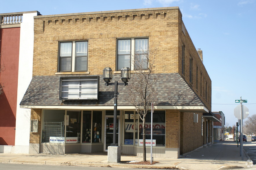 103-107 Loomis St, Ludington, MI for lease - Building Photo - Image 2 of 3