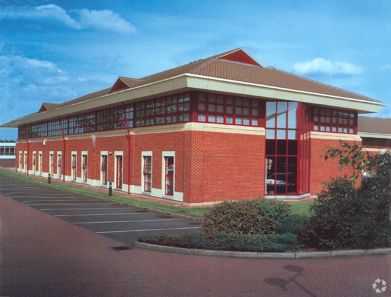 2 Woodbrook Cres, Billericay à louer - Photo du bâtiment - Image 2 de 2