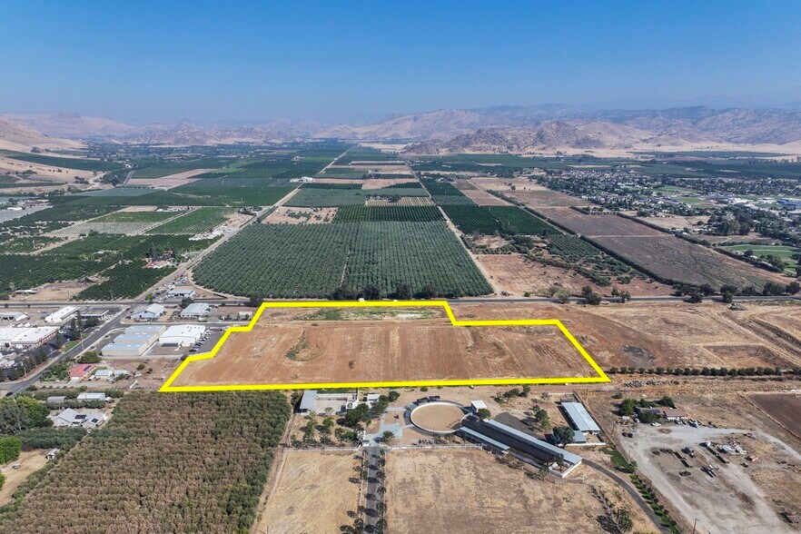 20528 Naranjo Boulevard, Woodlake, CA for sale - Building Photo - Image 2 of 6