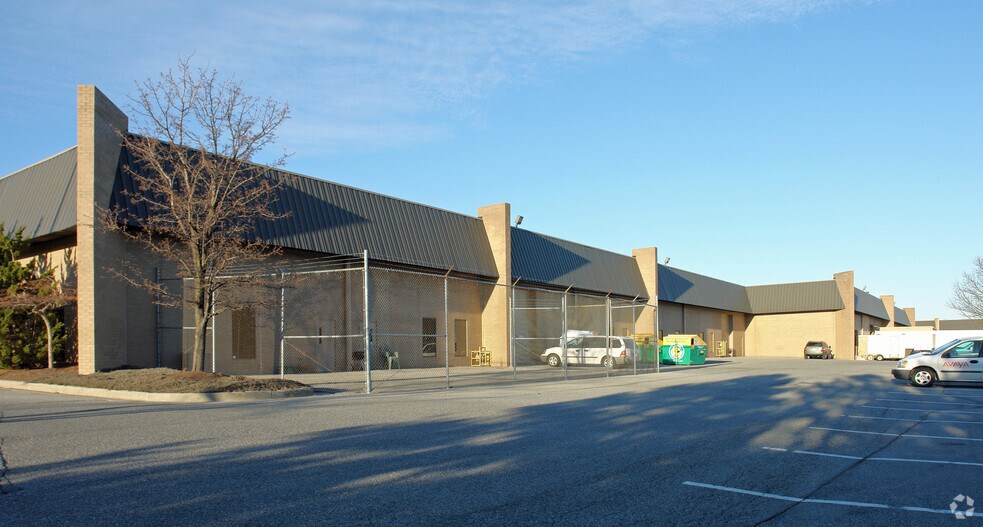 3700 Commerce Dr, Baltimore, MD à louer - Photo du bâtiment - Image 2 de 5