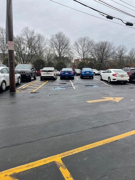 1 Westinghouse Plz, Hyde Park, MA à louer - Photo du bâtiment - Image 2 de 22