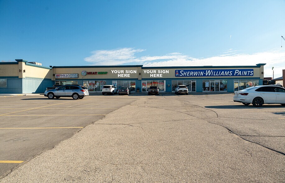 756 Pembina Hwy, Winnipeg, MB à louer - Photo du bâtiment - Image 2 de 10