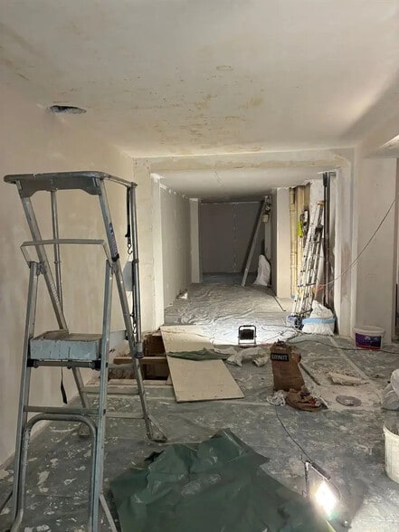 7 Rue Brunel, Paris for lease - Interior Photo - Image 3 of 4