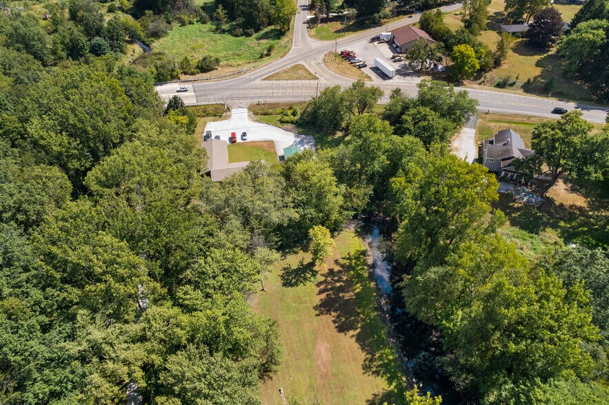 7000 Manchester Rd, Canal Fulton, OH à vendre - Photo du bâtiment - Image 1 de 28