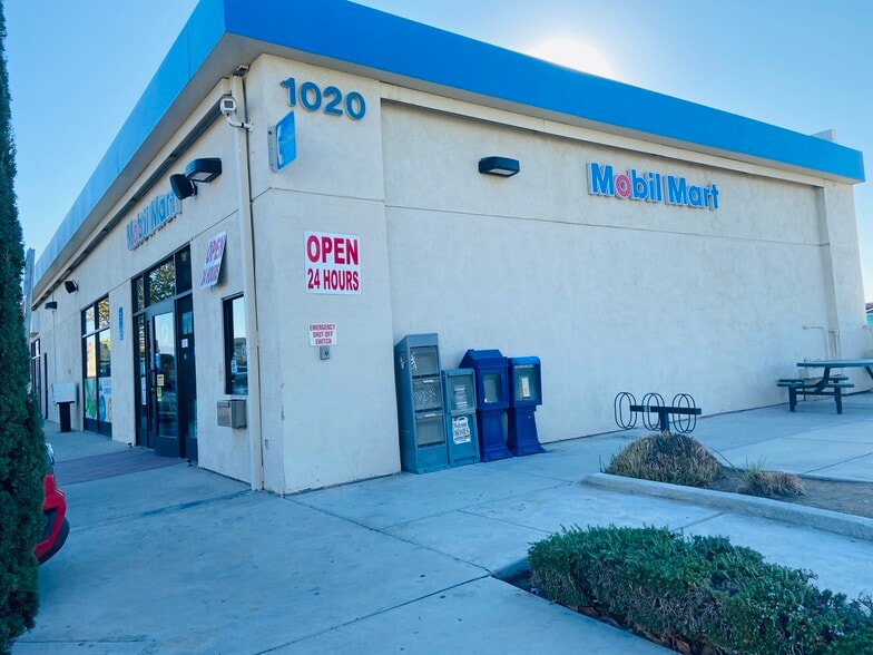 1020 W Columbia Way, Lancaster, CA for sale - Building Photo - Image 2 of 23