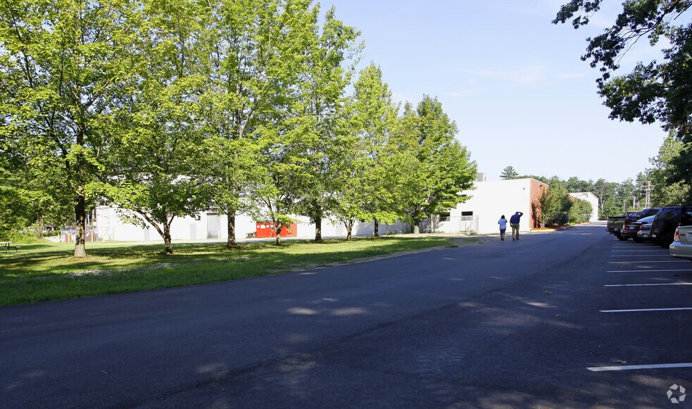 59 Daniel Webster Hwy, Merrimack, NH à louer - Photo du bâtiment - Image 2 de 8