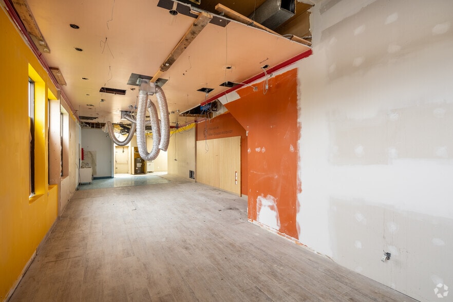 1500-1530 Boul Henri-Bourassa O, Montréal, QC for lease - Interior Photo - Image 3 of 11