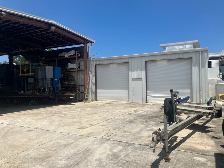3160 NE 3rd Ave, Oakland Park, FL à louer - Photo du bâtiment - Image 3 de 7