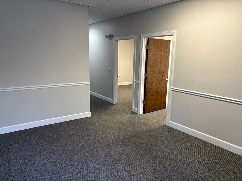 3050 Highland Oaks Ter, Tallahassee, FL for lease - Building Photo - Image 2 of 7