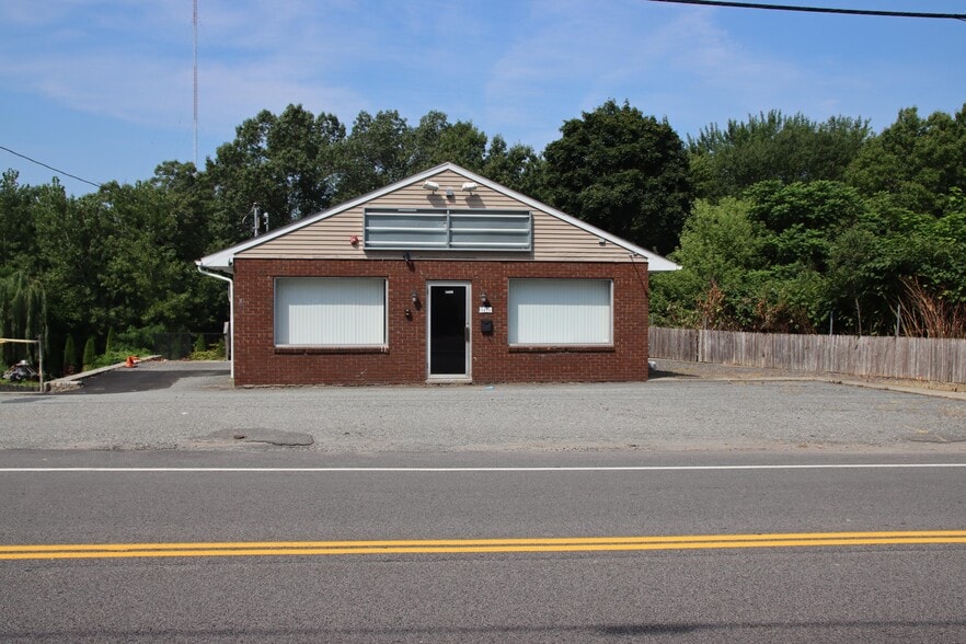 1495 Main St, West Warwick, RI for lease - Building Photo - Image 2 of 5