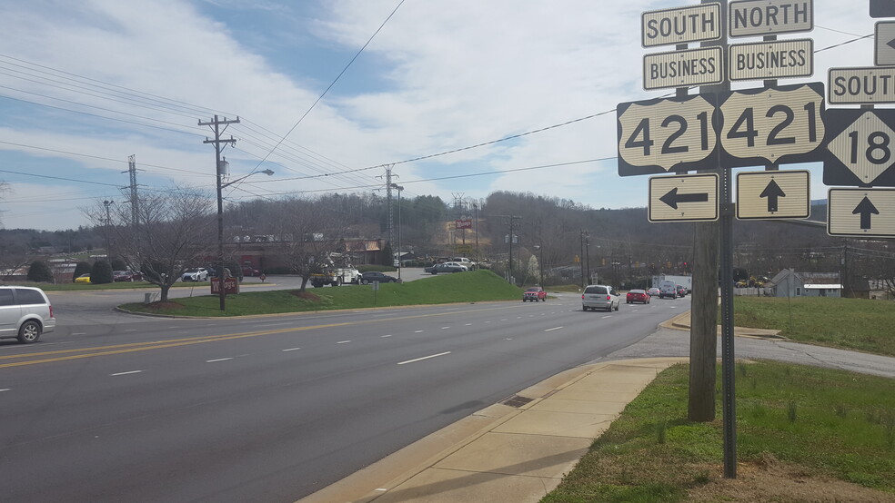 401 2nd St, North Wilkesboro, NC for sale - Primary Photo - Image 1 of 2