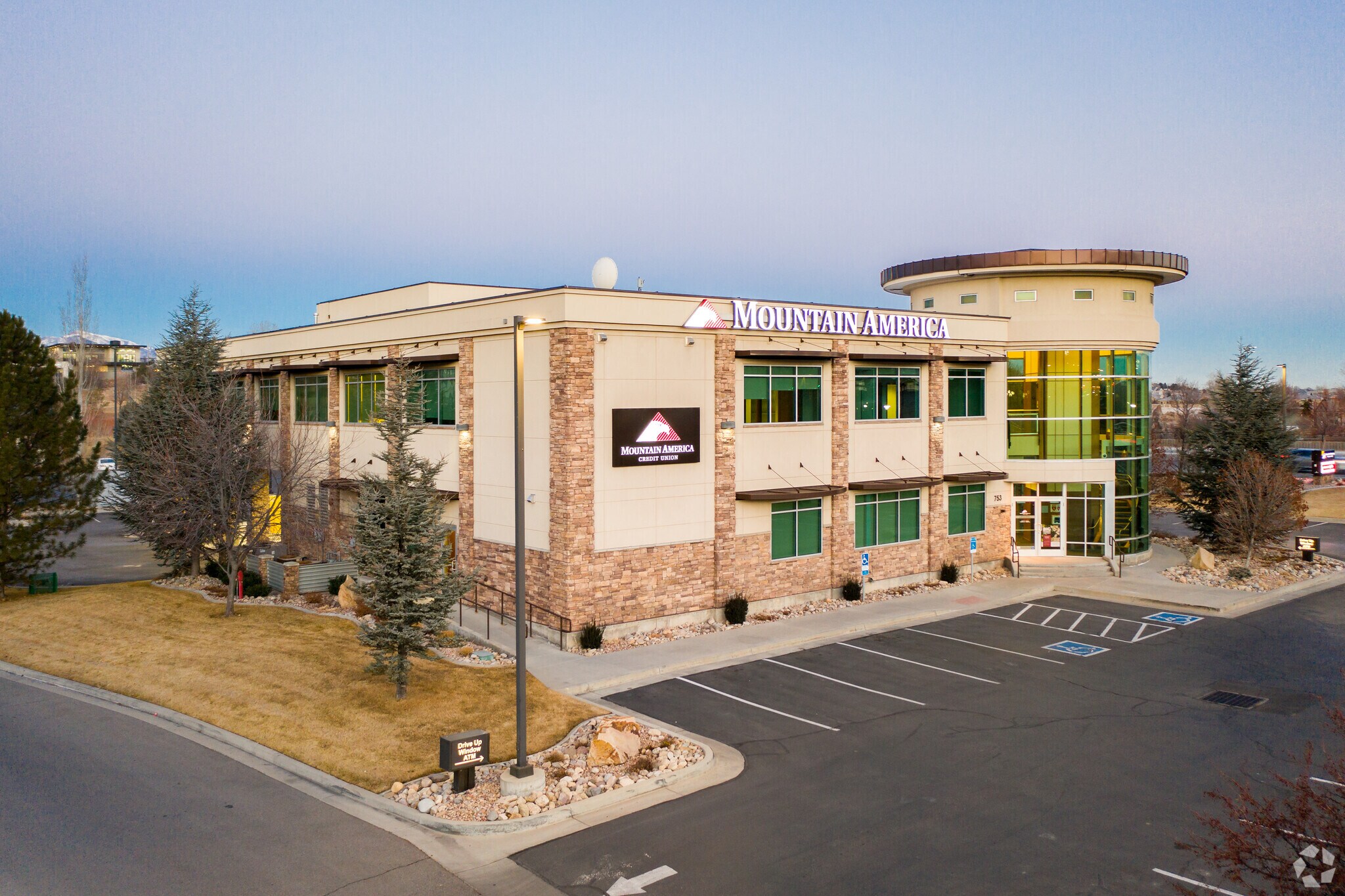 753 W South Jordan Pky, South Jordan, UT for lease Primary Photo- Image 1 of 10