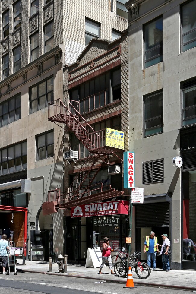 Plus de détails pour 205 W 29th St, New York, NY - Commerce de détail à louer