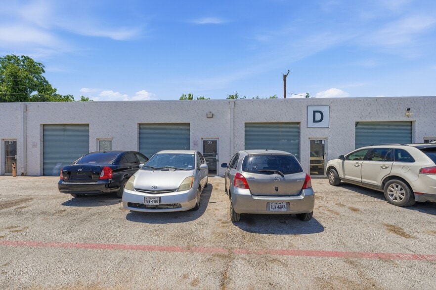 2026 Pioneer Pky W, Arlington, TX à louer - Photo du bâtiment - Image 3 de 9