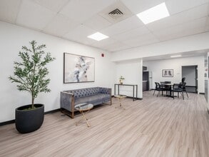 438 E Wilson Bridge Rd, Worthington, OH for lease Interior Photo- Image 2 of 14