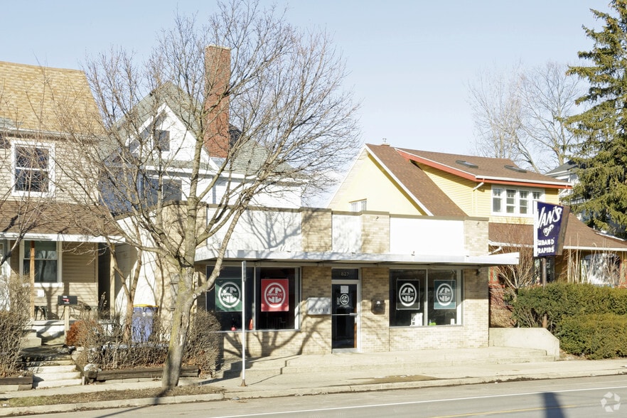 827-829 Bridge St NW, Grand Rapids, MI à louer - Photo du bâtiment - Image 2 de 11